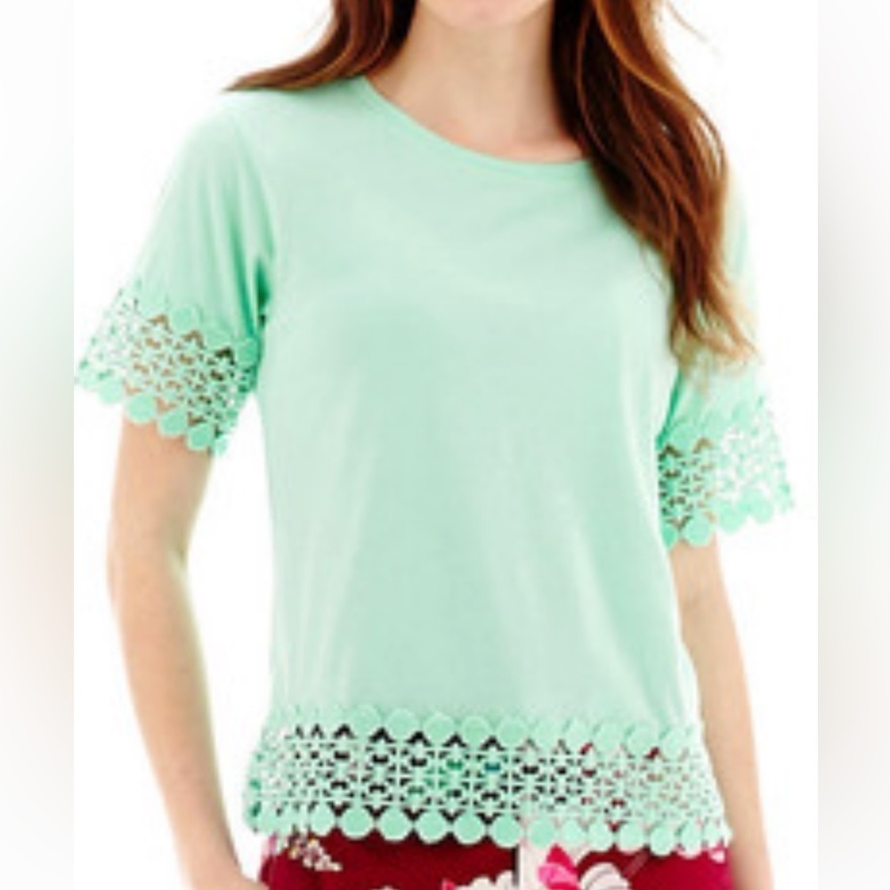 A.N.A Cockatoo Green  Short Sleeve Embellished Lace Size L